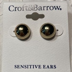 CROFT & BARROW NWOT goldtone pierced earrings for sensitive ears $15